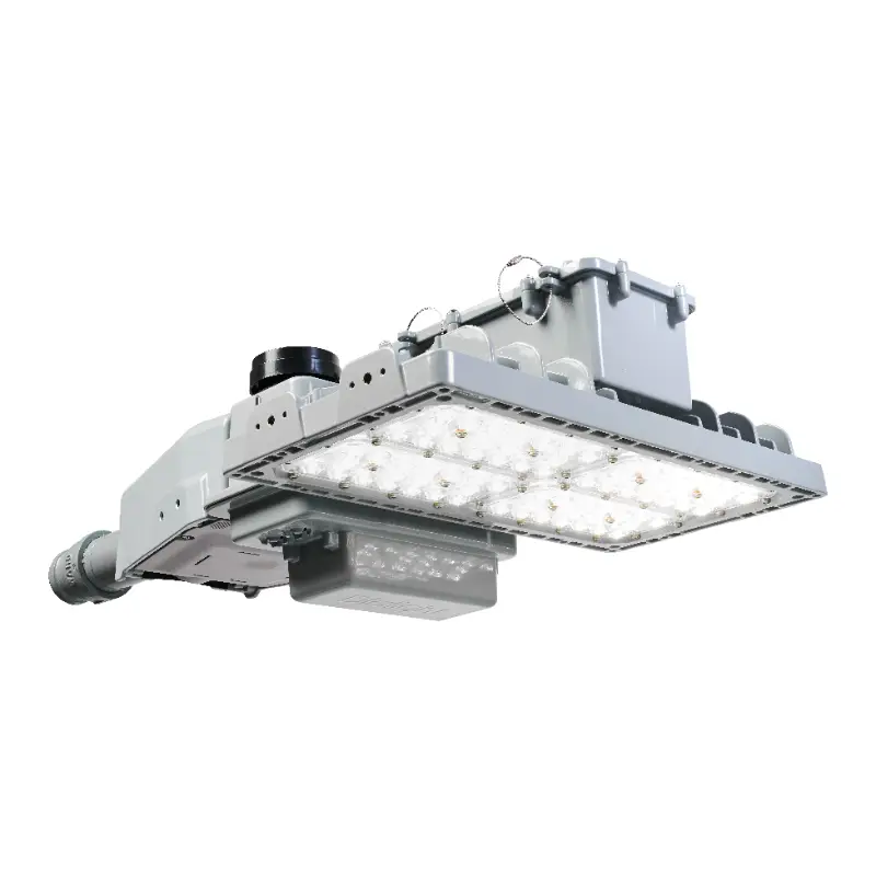 Een grijze industriële LED-schijnwerper met een rechthoekig lichtpaneel, meerdere kleine lampjes en een stevige behuizing, gefotografeerd vanuit een schuine hoek tegen een witte achtergrond.